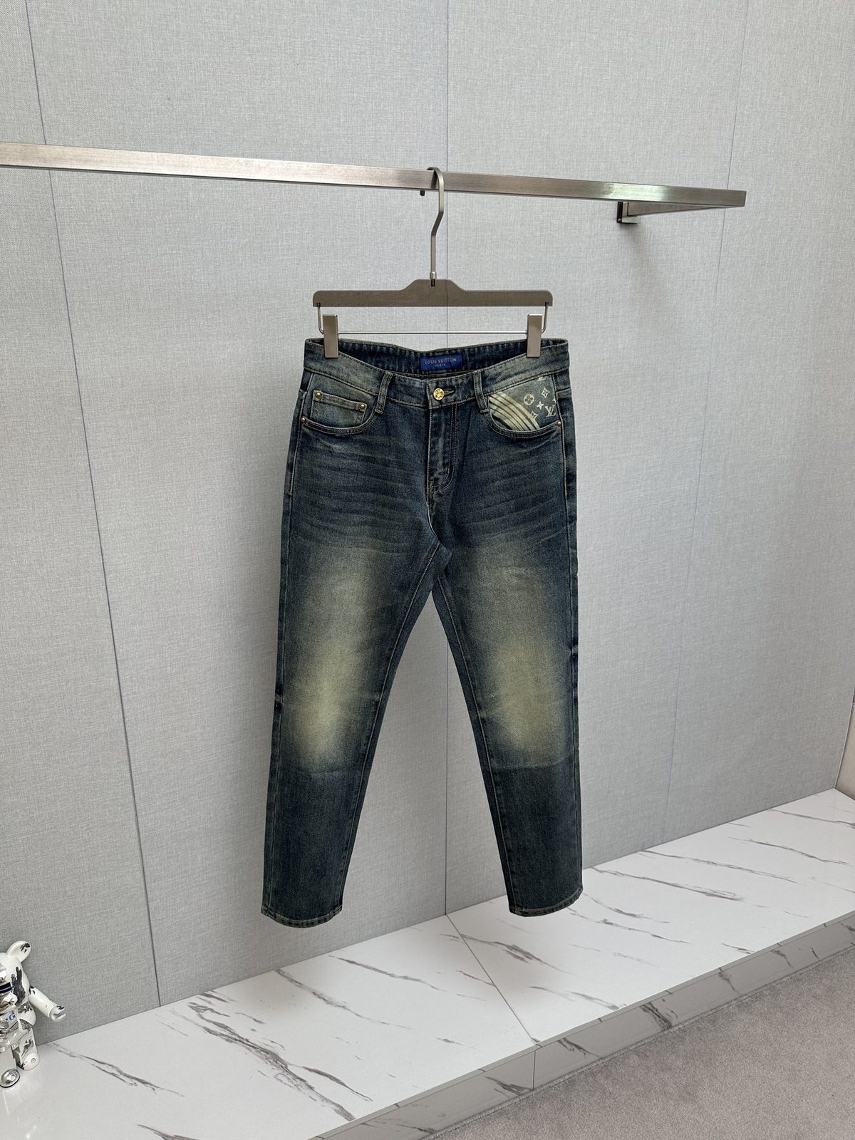 루이 비통 미니멀 무드 팬츠 07 상세 이미지 2