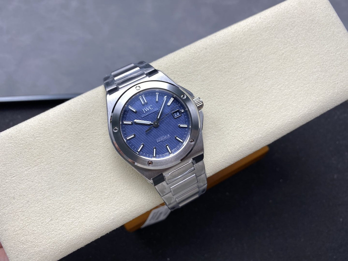 IWC 클래식 밸런스 워치 04
